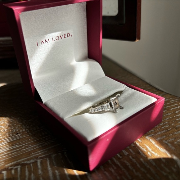 Helzberg 14kw white gold setting - Picture 5 of 13